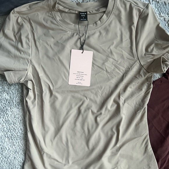 Skims Dupe solid fitted tee - Picture 5 of 5